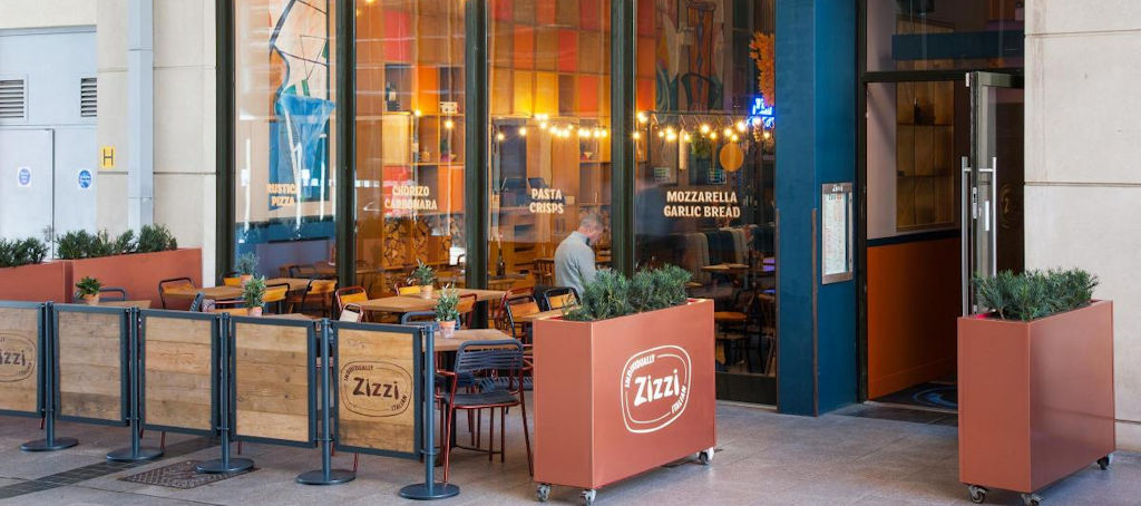 Zizzi Metal Forjado Planters with Wooden Framed Panels & Advance Café Posts